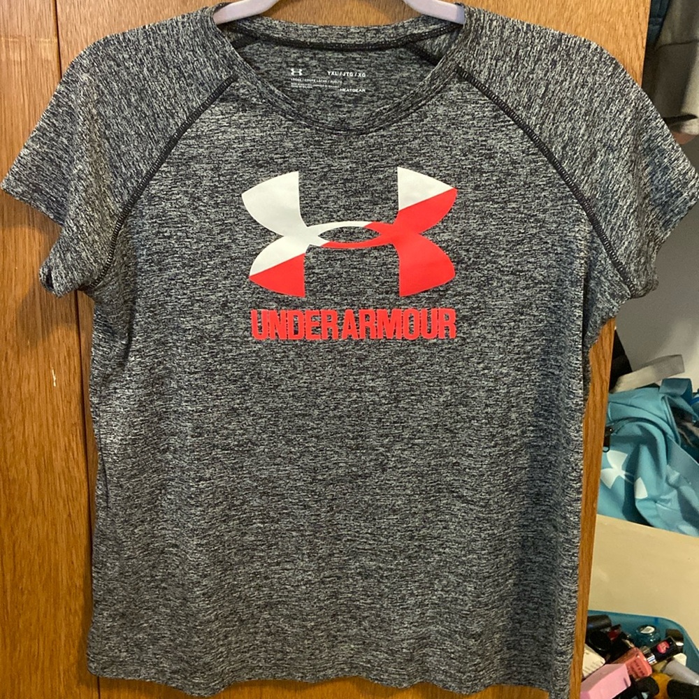 Under armour short sleeve tee size youth XL